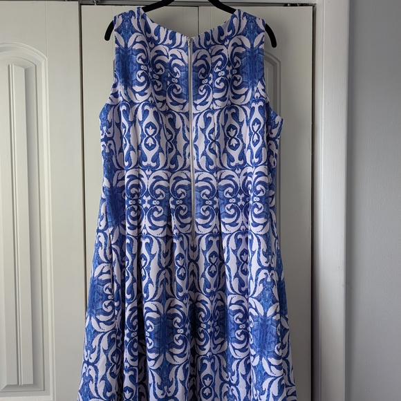 Gabby Skye Blue and White Swirl Mini Dress - Picture 4 of 4